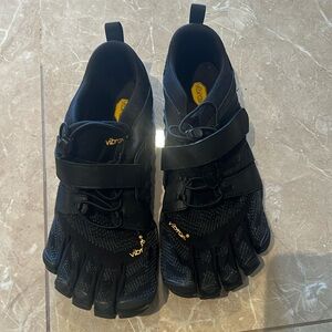Vibram Five Finger Shoes Size 11-11.5 20M7701